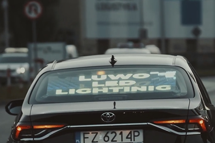 Tampilan LED Jendela Belakang Mobil
